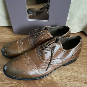 Men’s size 9 Steve Madden shoes. Great condition.